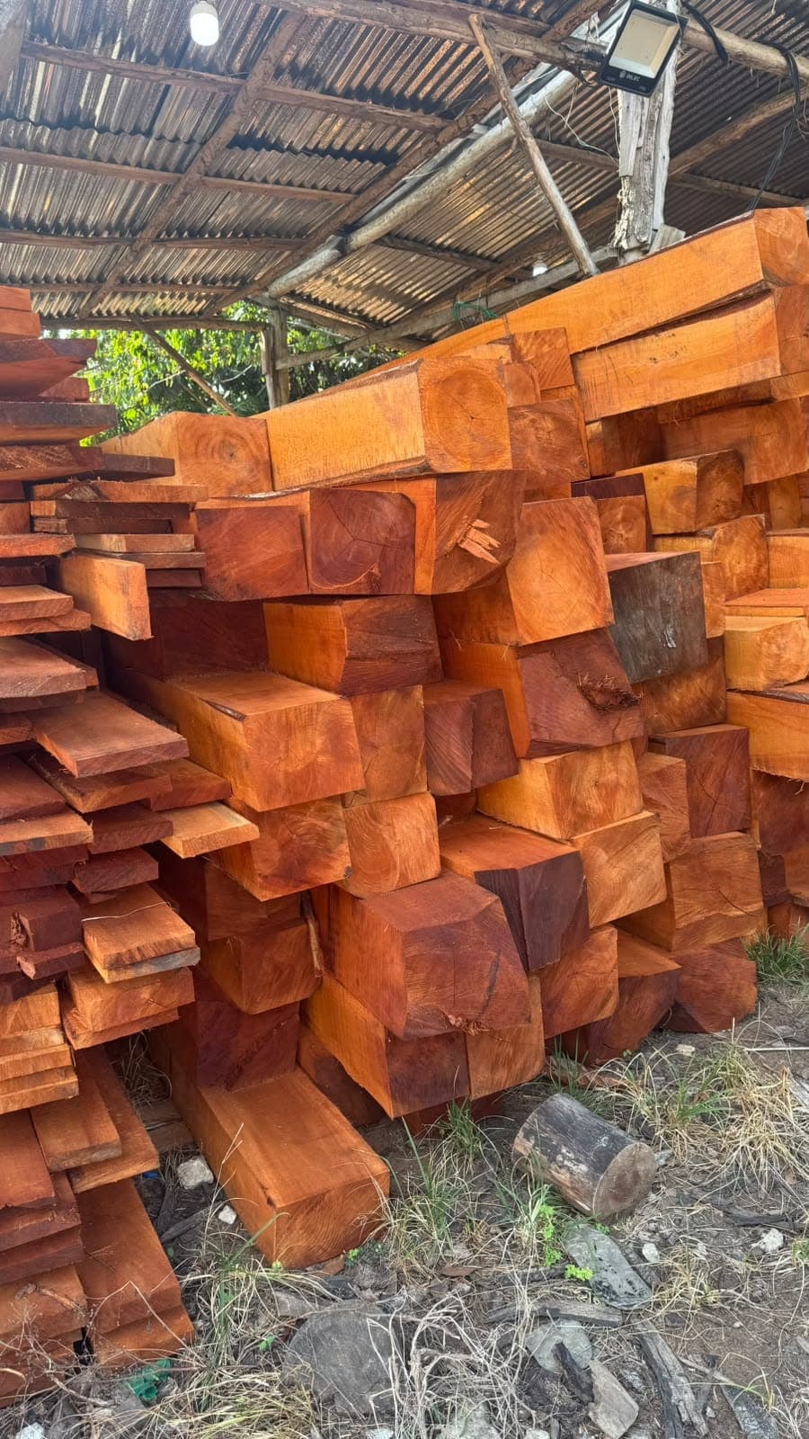 Cuartones de madera apilados