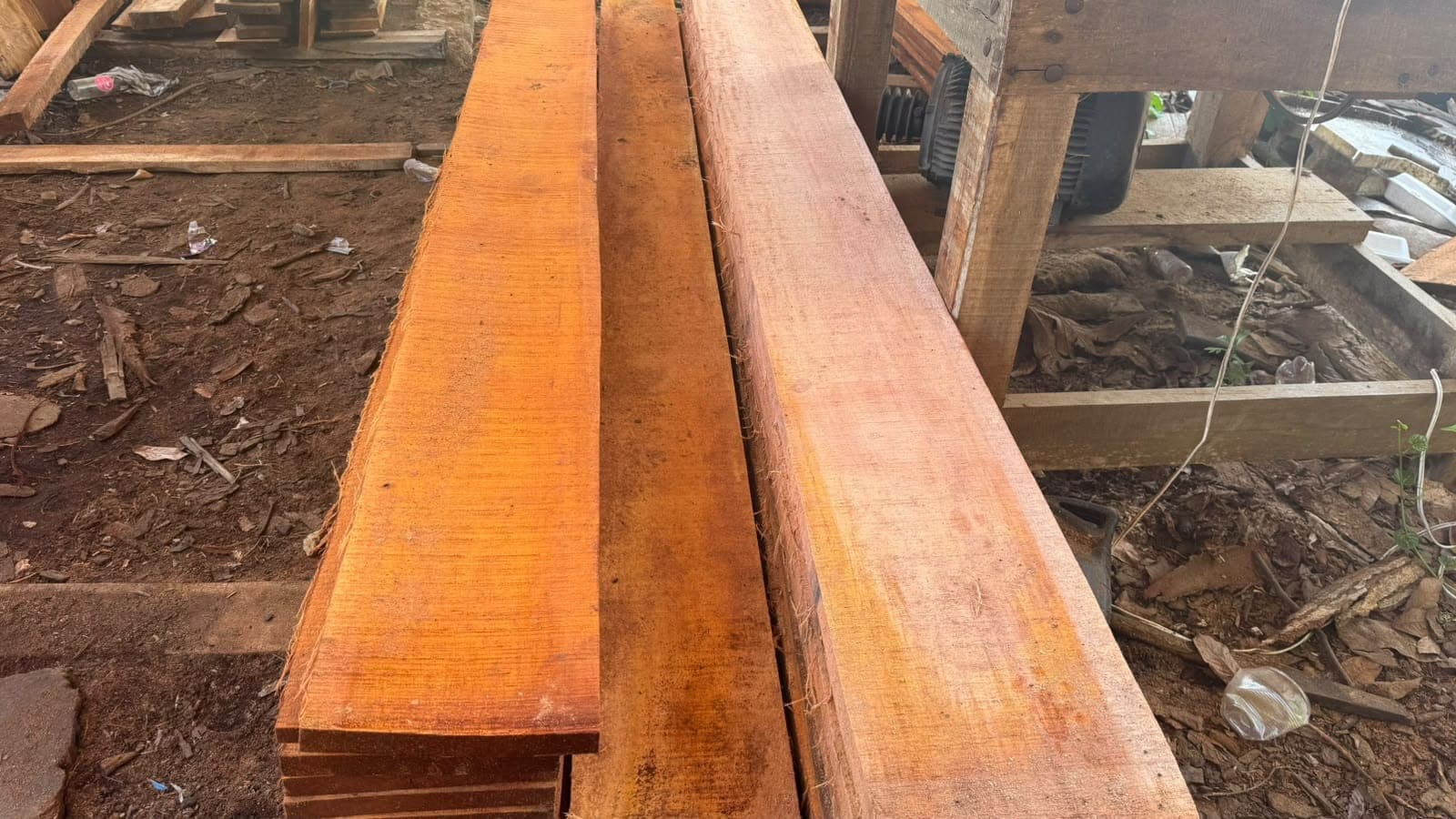 Tablones cepillados de madera